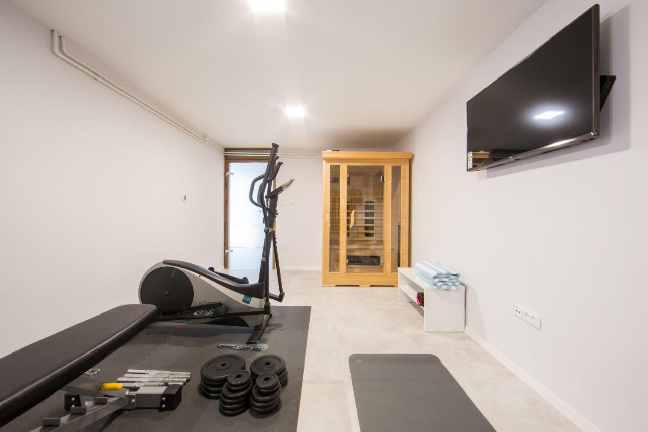 Melody M Apartment With Private Pool Split Eksteriør bilde